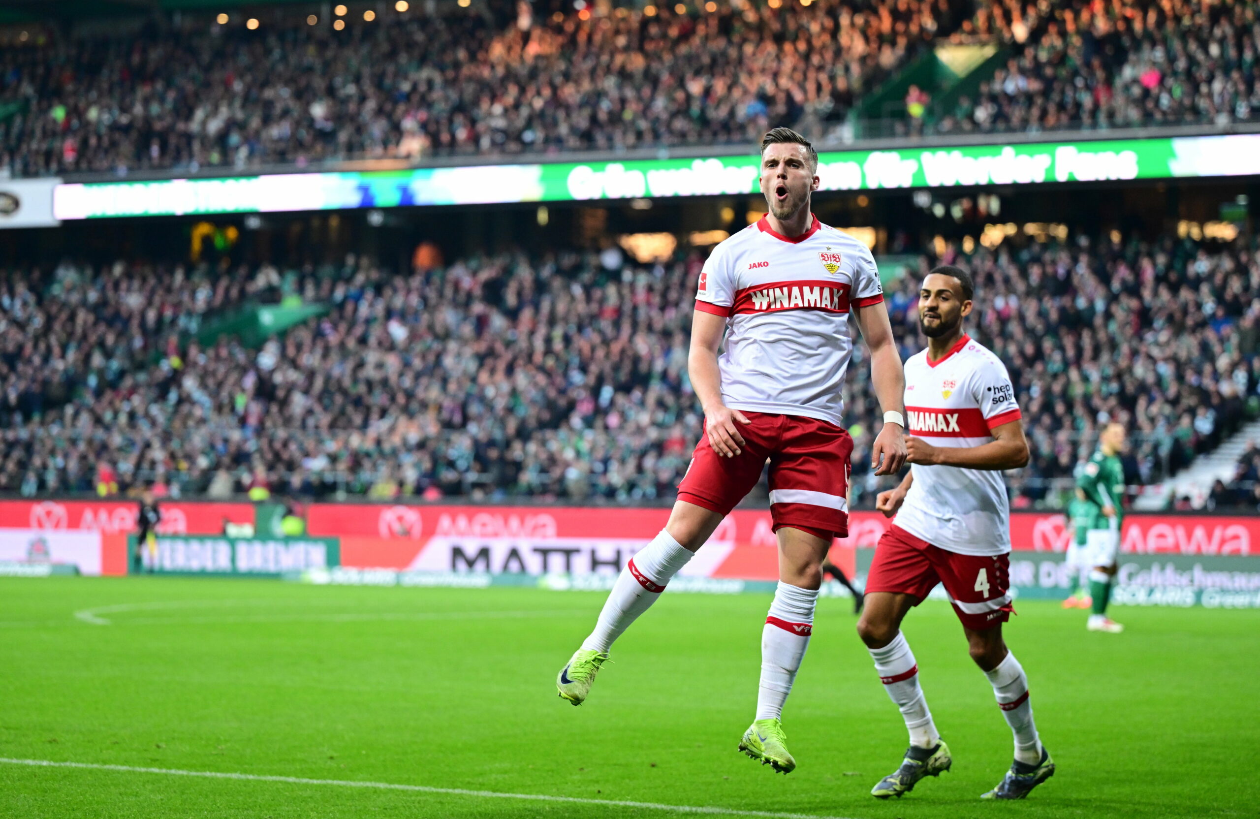 Ermedin Demirovic bejubelt sein Tor zum 1:1 in Bremen