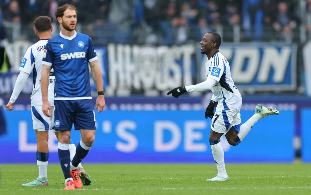 Jean-Luc Dompé jubelt für den HSV in Karlsruhe.