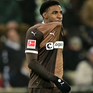 Oladapo Afolayan guckt traurig
