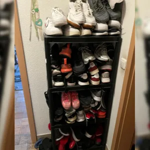 Ein Schuhregal