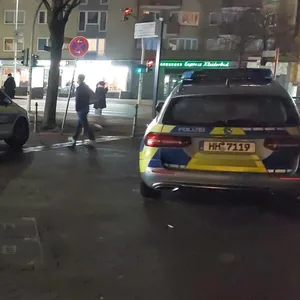 Die Frau wurde am Rathaus Harburg von einem bislang unbekannten Mann geschlagen.