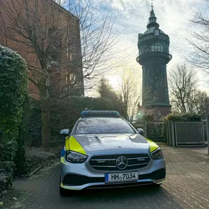 In diesem ehemaligen Wasserturm an der Süderfeldstraße in Hamburg-Lokstedt wurden am Montagmorgen zwei Leichen gefunden.