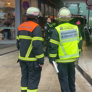 Die Arbeiter bohrten in der Neustadt eine Gasleitung an.