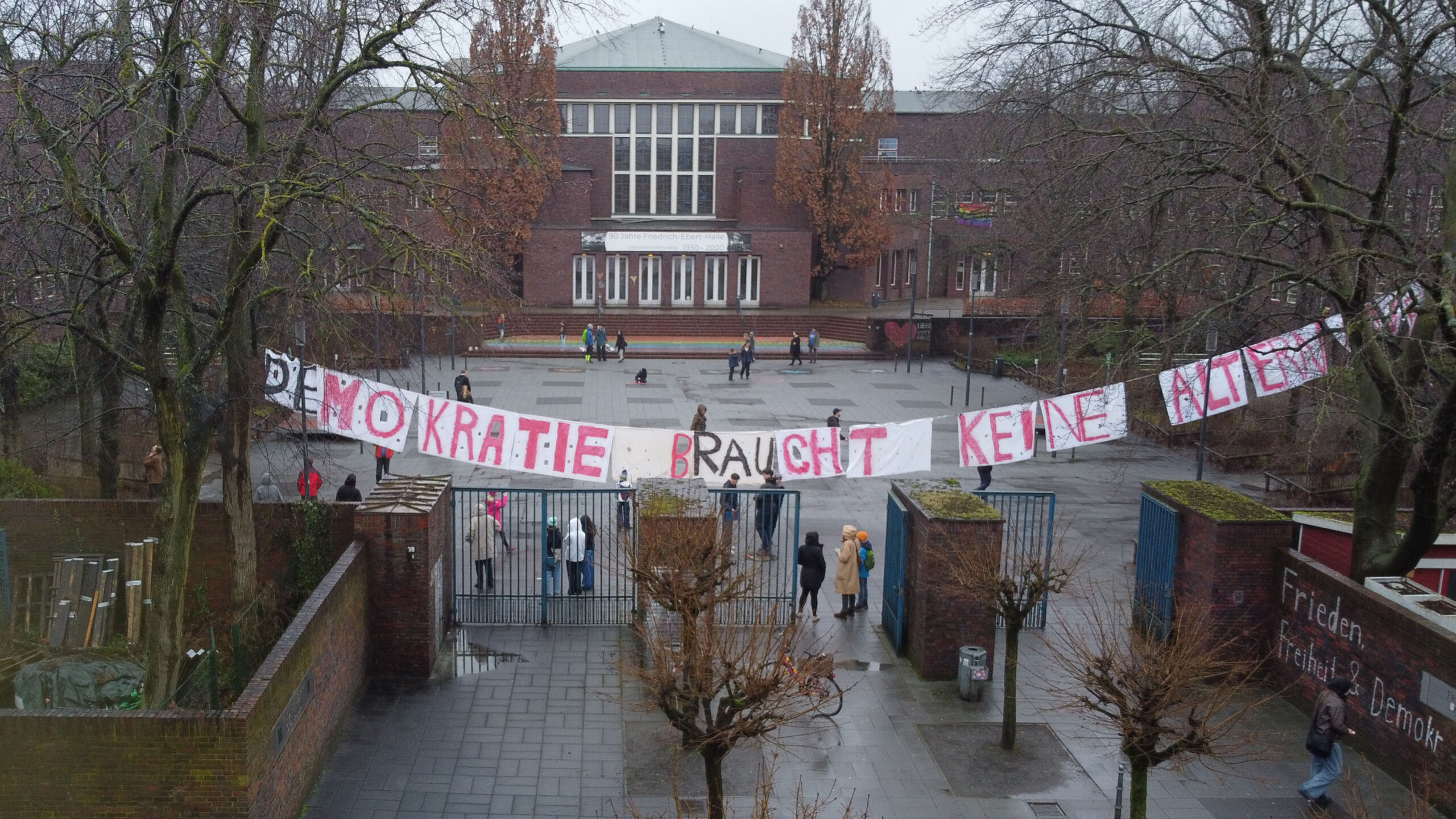 Schon einen Tag vor dem Auftritt regt sich in Heimfeld Protest.