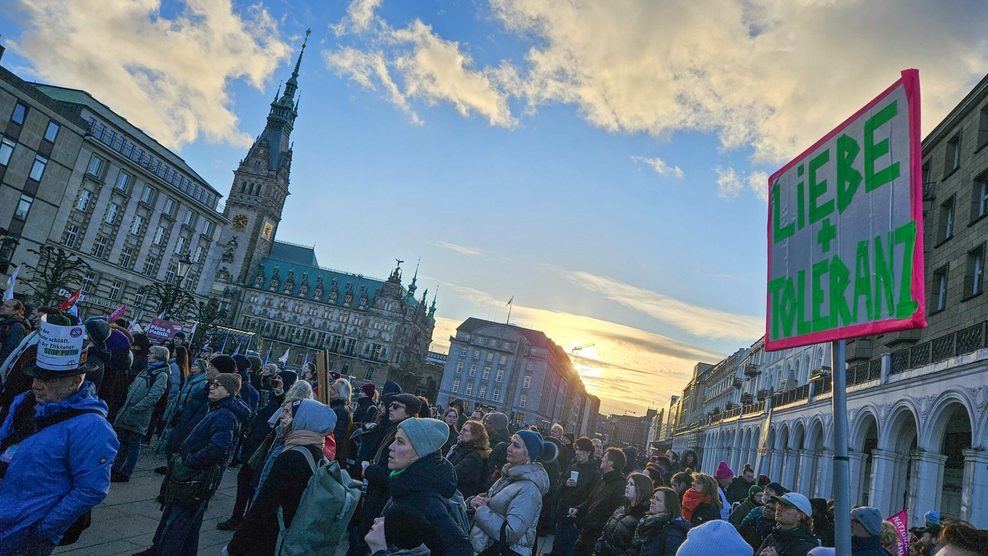 Demonstranten am Jungfernstieg