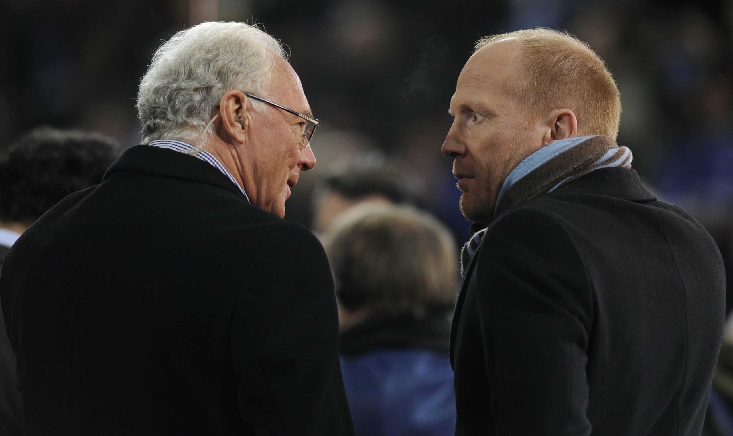 Franz Beckenbauer und Matthias Sammer unterhalten sich