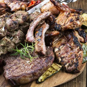 Gegrilltes Fleisch (Symbolbild).