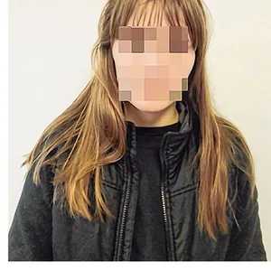 Eine junge Frau, junger Mann in SS-Uniform