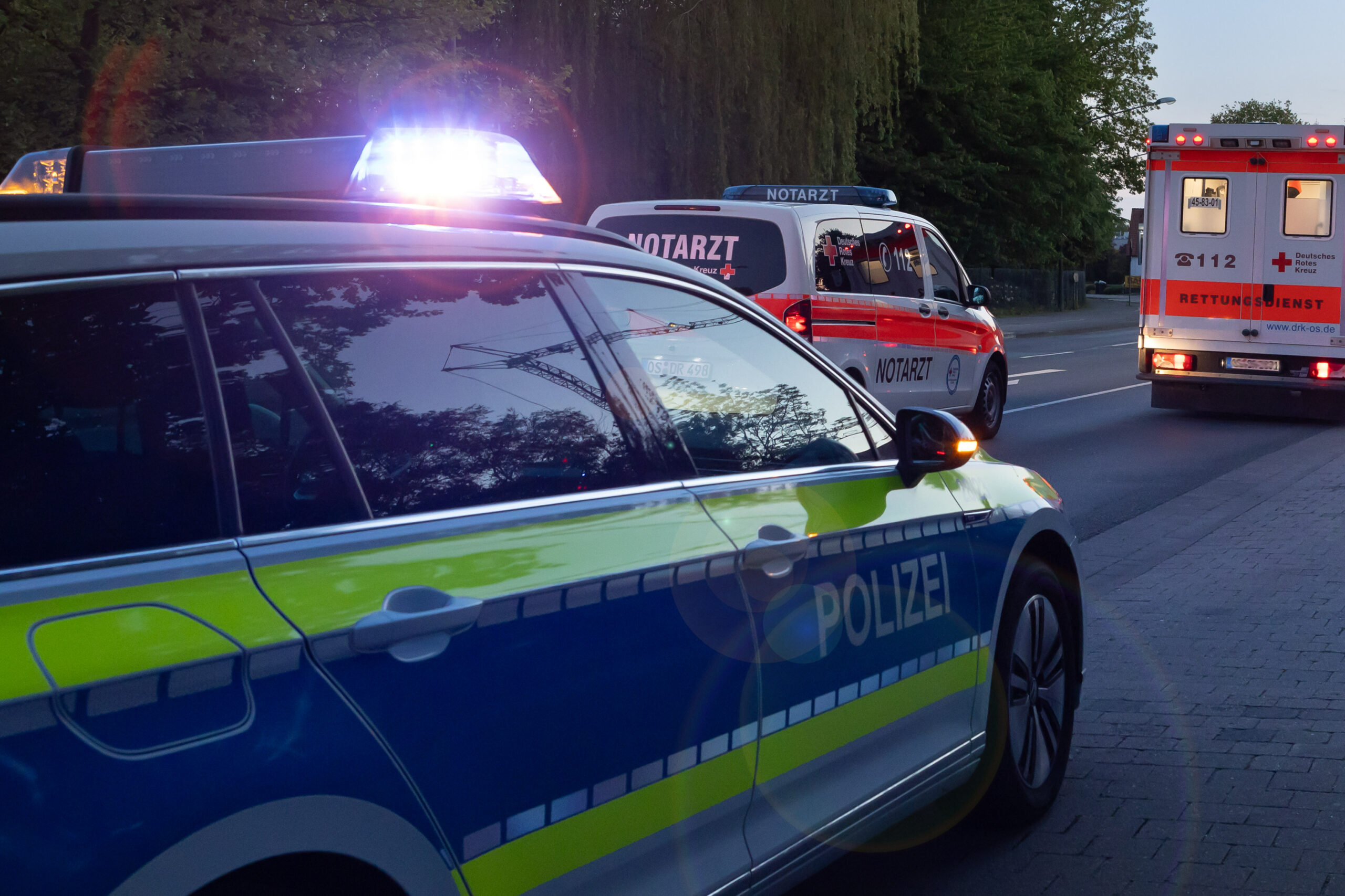 Polizei und Notarzt im Einsatz (Symbolfoto).