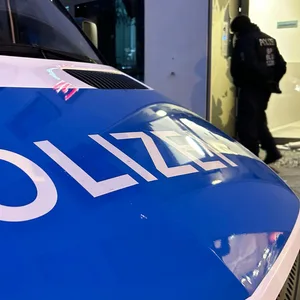 Großeinsatz an schule in Elmshorn – dort wurde ein Mann mit einem Messer in der Hand gemeldet.