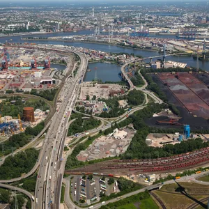 Hafen und Autobahn in Hamburg