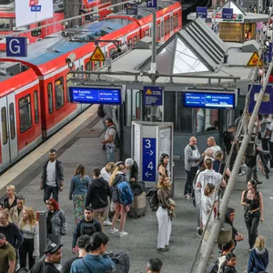 Blick auf die S-Bahn-Gleise im Hamburger Hauptbahnhof