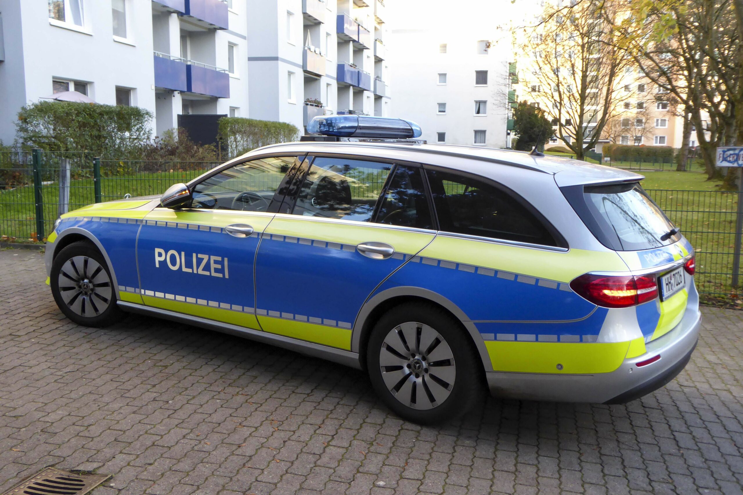 Mann in Wilhelmsburg von vier jungen Männern ausgeraubt – Polizei sucht Zeugen