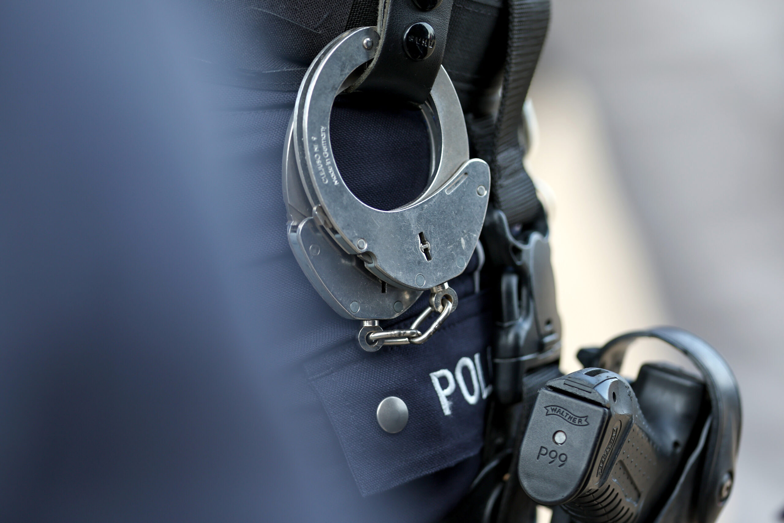 Die Polizei sucht nach den Überfall auf die Tankstelle Zeugen. (Symbolfoto)