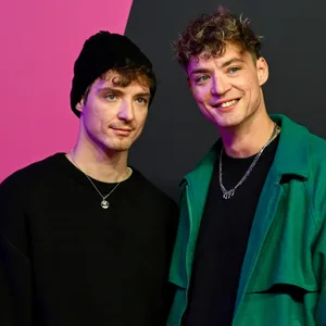 Früher machten sie aus ihrem Nachnamen Lochmann „Die Lochis“, heute treten Heiko und Roman als He/Ro auf.