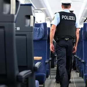 Mann masturbiert in Zg nach Hamburg – festnahme am Hauptbahnhof