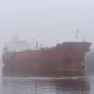 Der Tanker Jazz im Dezember auf dem Nord-Ost-See Kanal