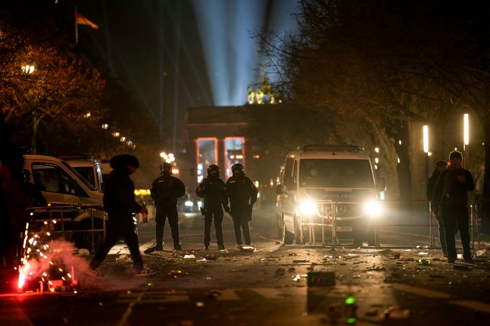 In Berlin gab es wegen Böllern zahlreiche Polizeieinsätze.