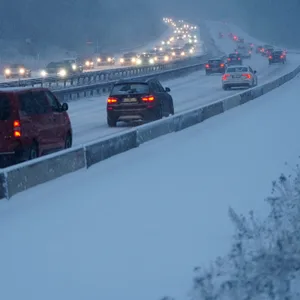 Wer aus dem Winterurlaub in Skandinavien zurück nach Deutschland wollte, musste schon in Dänemark mit Schneeglätte auch auf der Autobahn rechnen.