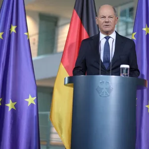 Bundeskanzler Olaf Scholz (SPD) gibt im Bundeskanzleramt ein Pressestatement.