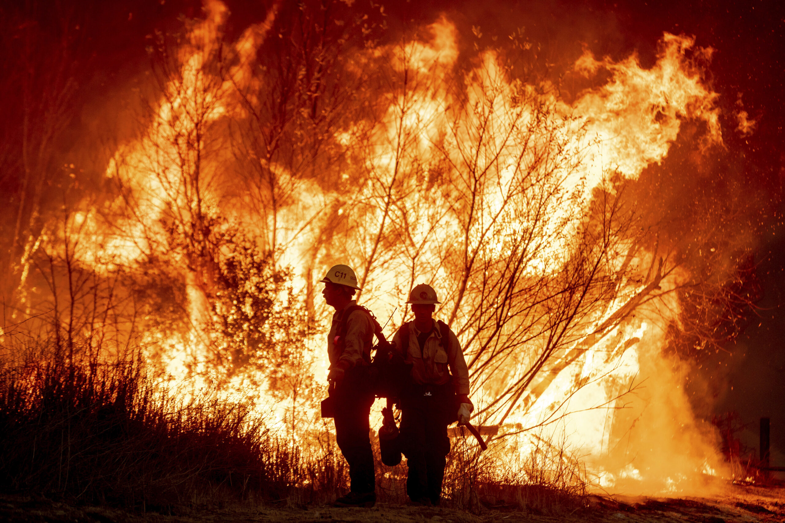 Die Feuer in und um Los Angeles sind immer noch außer Kontrolle.