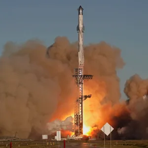 Eine Rakete hebt ab