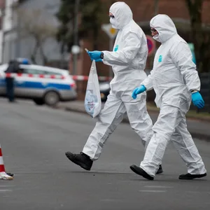 Beamte der Spurensicherung sind nach den tödlichen Schüssen im niedersächsischen Visselhövede im Einsatz.