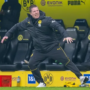 Mike Tullberg rastet aus an der Seitenlinie
