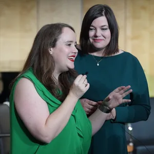 Ricarda Lang (l.) und Katharina Fegebank. Die Grünen-Politikerinnen waren zu Gast im N Klub.