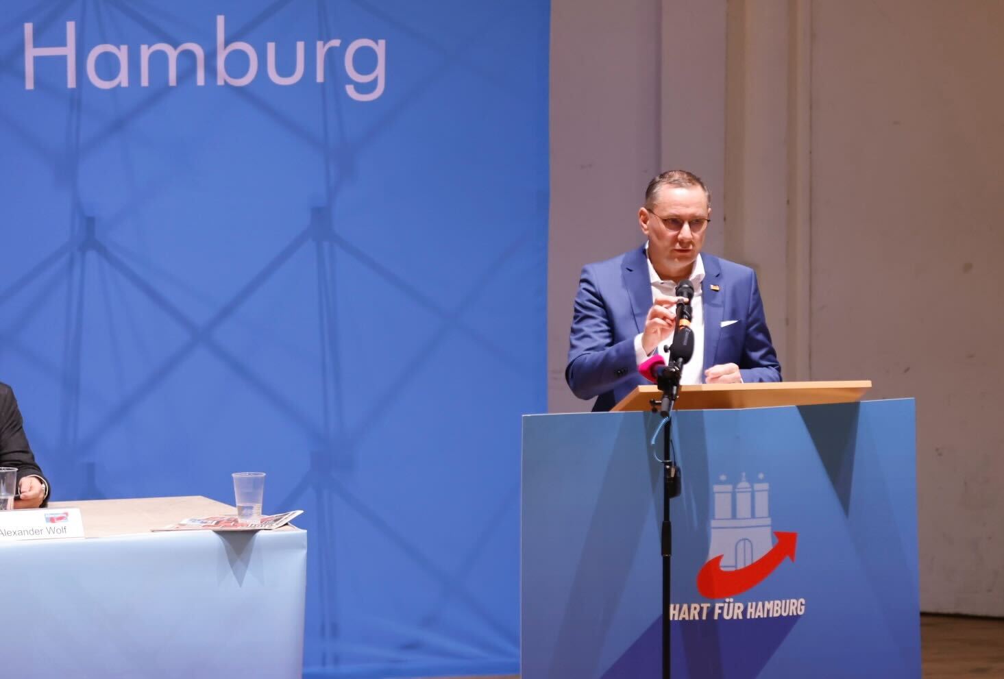 Tino Chrupalla bei seiner Rede in der Friedrich-Ebert-Halle in Heimfeld