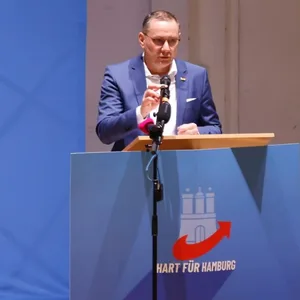 Tino Chrupalla bei seiner Rede in der Friedrich-Ebert-Halle in Heimfeld