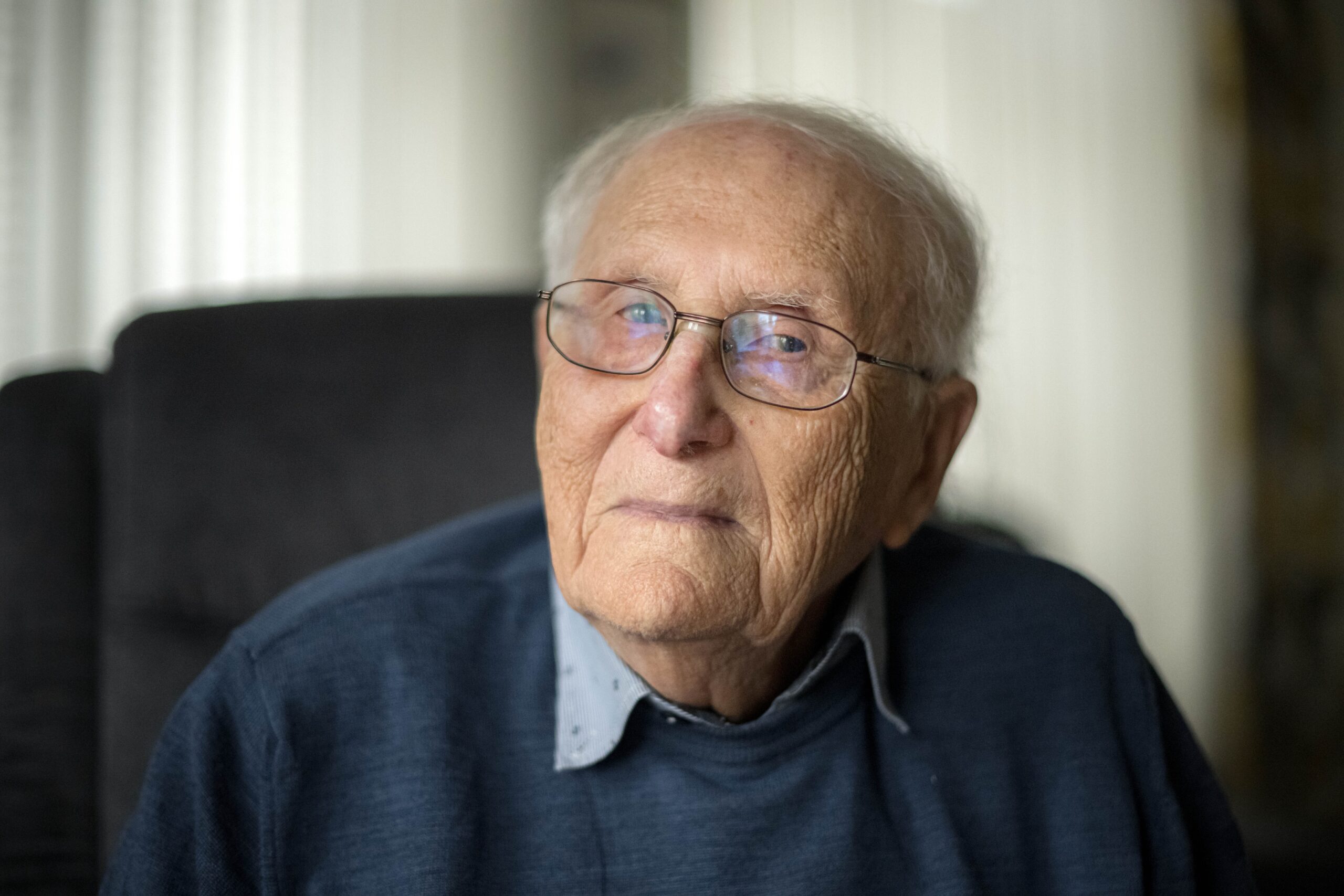 Februar 2024: Albrecht Weinberg sitzt in seiner Wohnung in Ostfriesland. Albrecht Weinberg ist einer der letzten Überlebenden des Holocaust