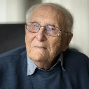 Februar 2024: Albrecht Weinberg sitzt in seiner Wohnung in Ostfriesland. Albrecht Weinberg ist einer der letzten Überlebenden des Holocaust