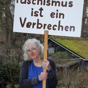 Elke B.