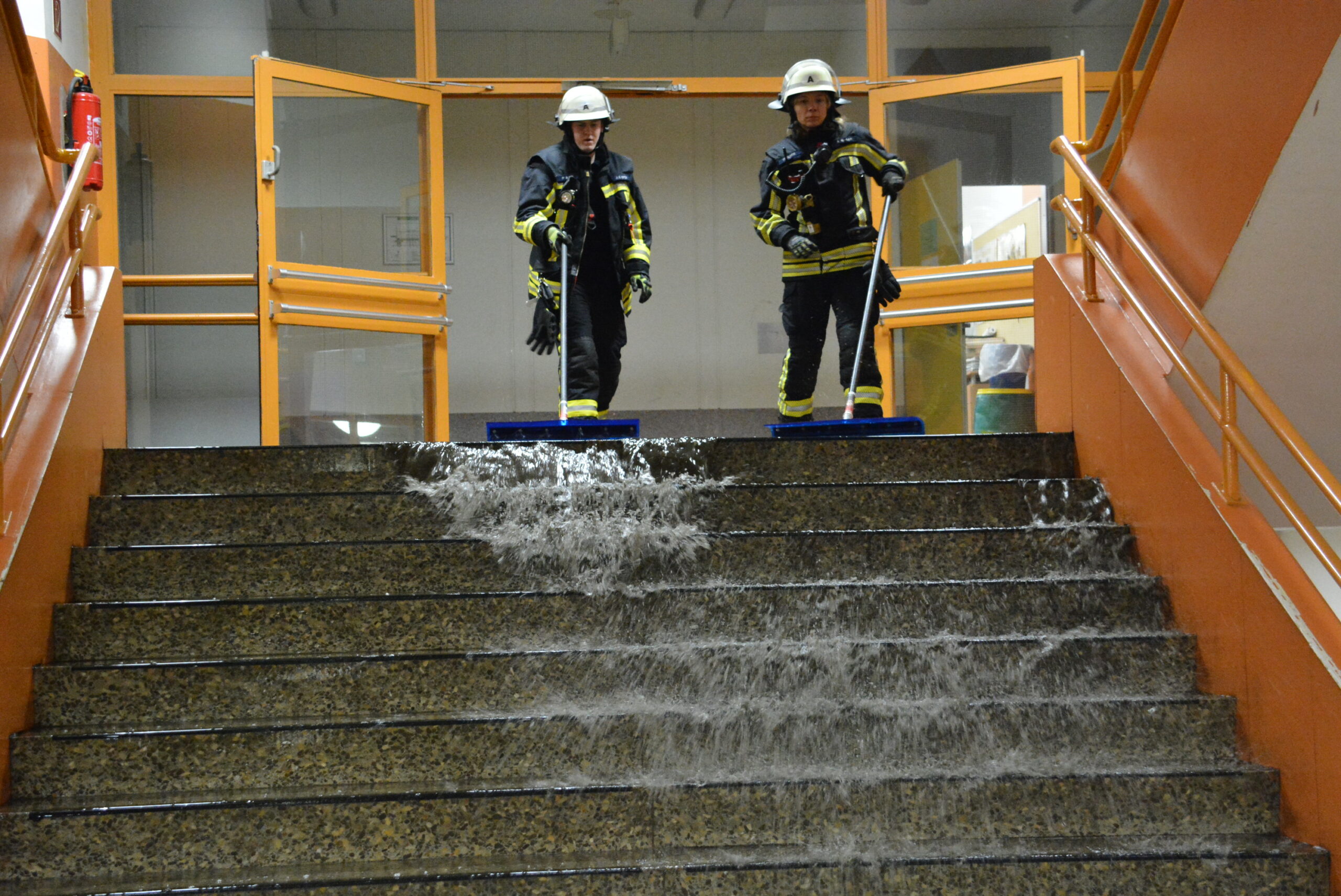 Schule unter Wasser – Großeinsatz der euerwehr in Glinde