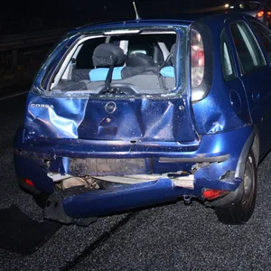 Der Opel Corsa nach dem Unfall