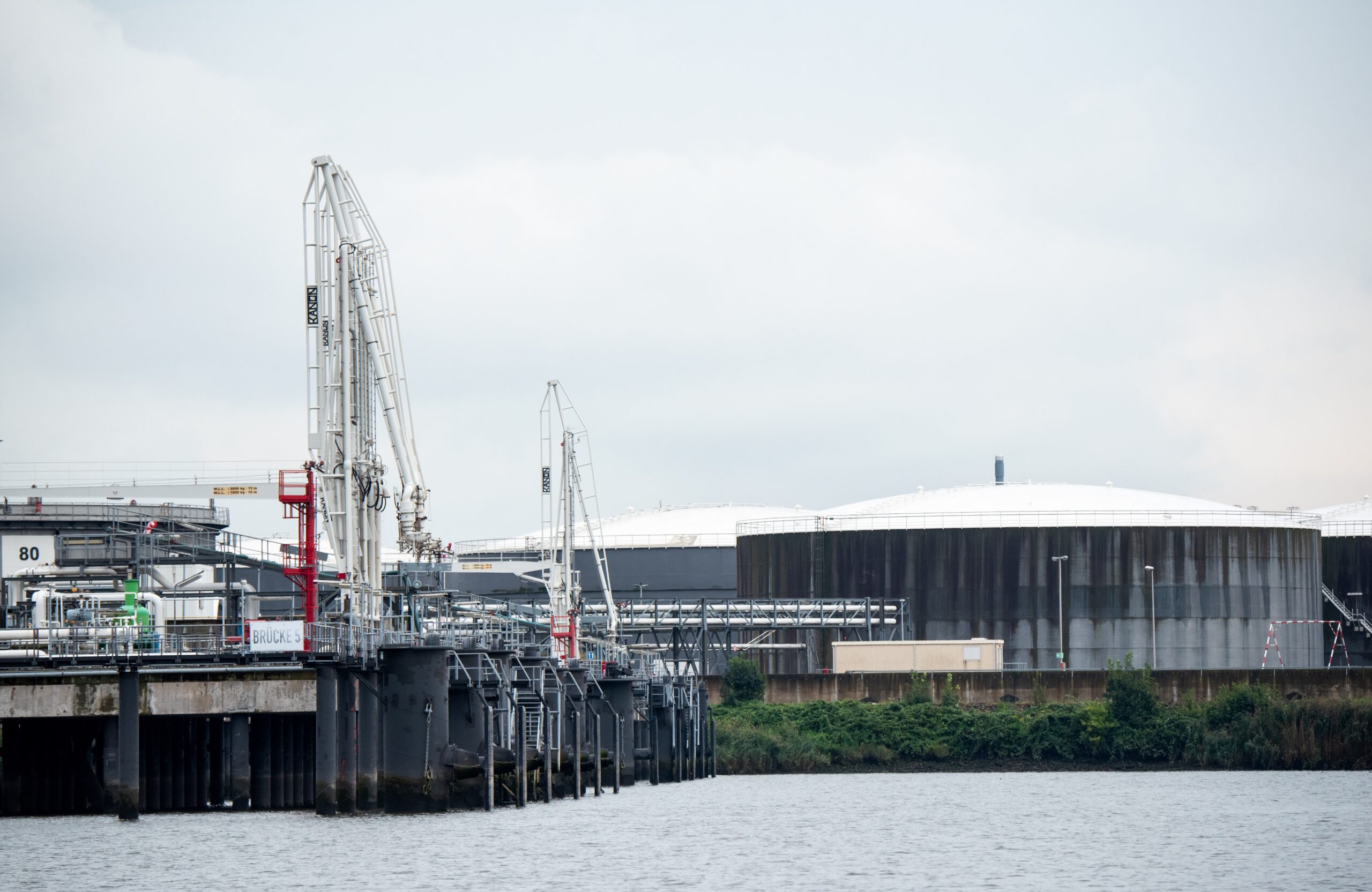 Terminal von Oiltanking Deutschland im Hamburger Hafen (Archivbild).