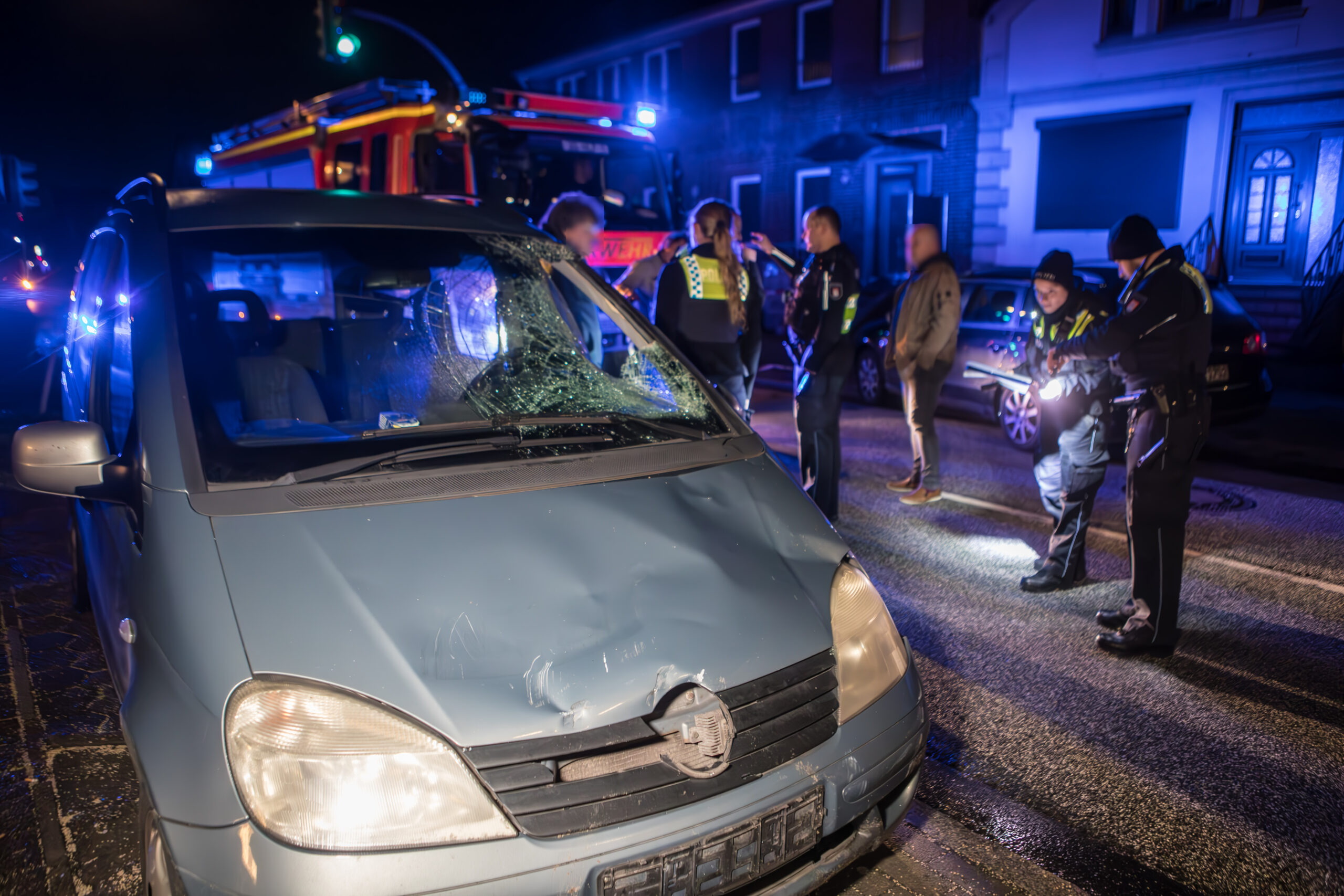 Der Fahrradfahrer prallte in das Auto und wurde lebensgefährlich verletzt.