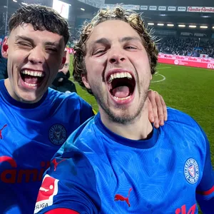 Kiels Fiete Arp feiert sein Tor gegen den BVB