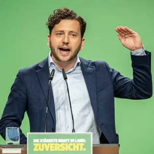 Grünen-Chef Felix Banaszak (Archivbild).