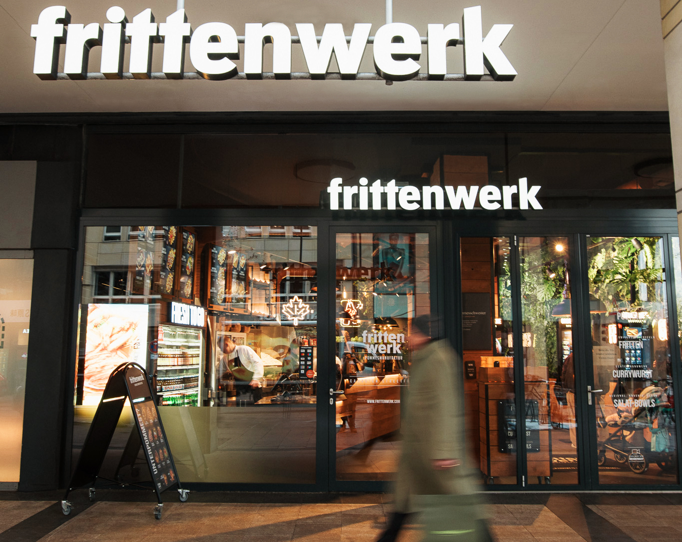 Beliebt bei Pommes-Fans: das „Frittenwerk“ am Jungfernstieg