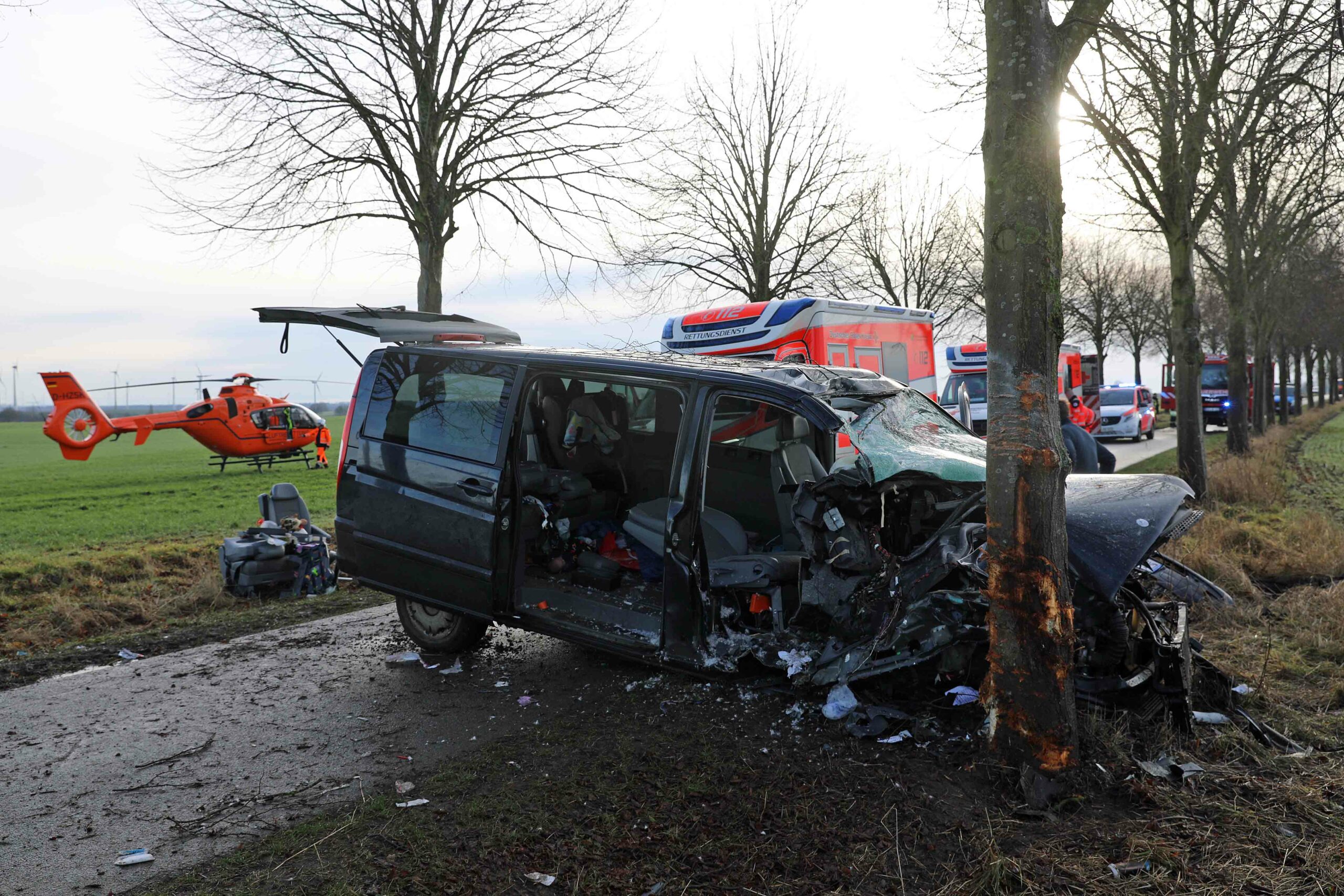 Unfall in Kurzen Trechow: Die schwerstverletzte 15-Jährige wurde mit dem Rettungshubschrauber ins Krankenhaus geflogen.