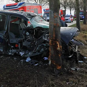 Unfall in Kurzen Trechow: Die schwerstverletzte 15-Jährige wurde mit dem Rettungshubschrauber ins Krankenhaus geflogen.