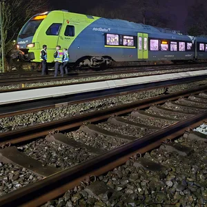 Nach einem Personenunfall zwischen Pinneberg und Halstenbek ist die Bahnstrecke zwischen Hamburg und Pinneberg gesperrt.