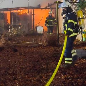 Das Feuer brach in einem Gartenschuppen an der Königstraße aus.