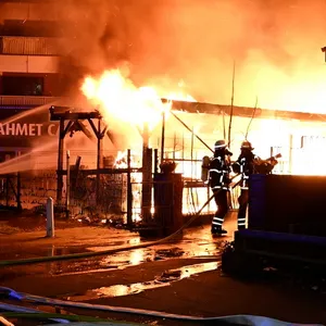 In der Setzergasse in Billstedt kam es zu einem Feuer in einem Schuppen.