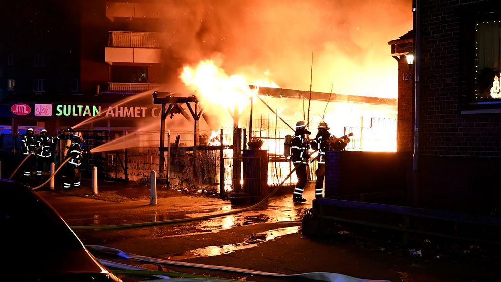 In der Setzergasse in Billstedt kam es zu einem Feuer in einem Schuppen.