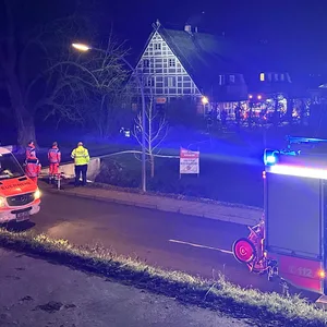 Schornsteinbrand an Reetdachhaus – Feuerwrhr verhindert Großbrand