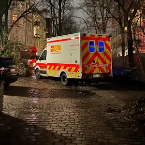 Die gerettete Person wurde vor Ort untersucht.