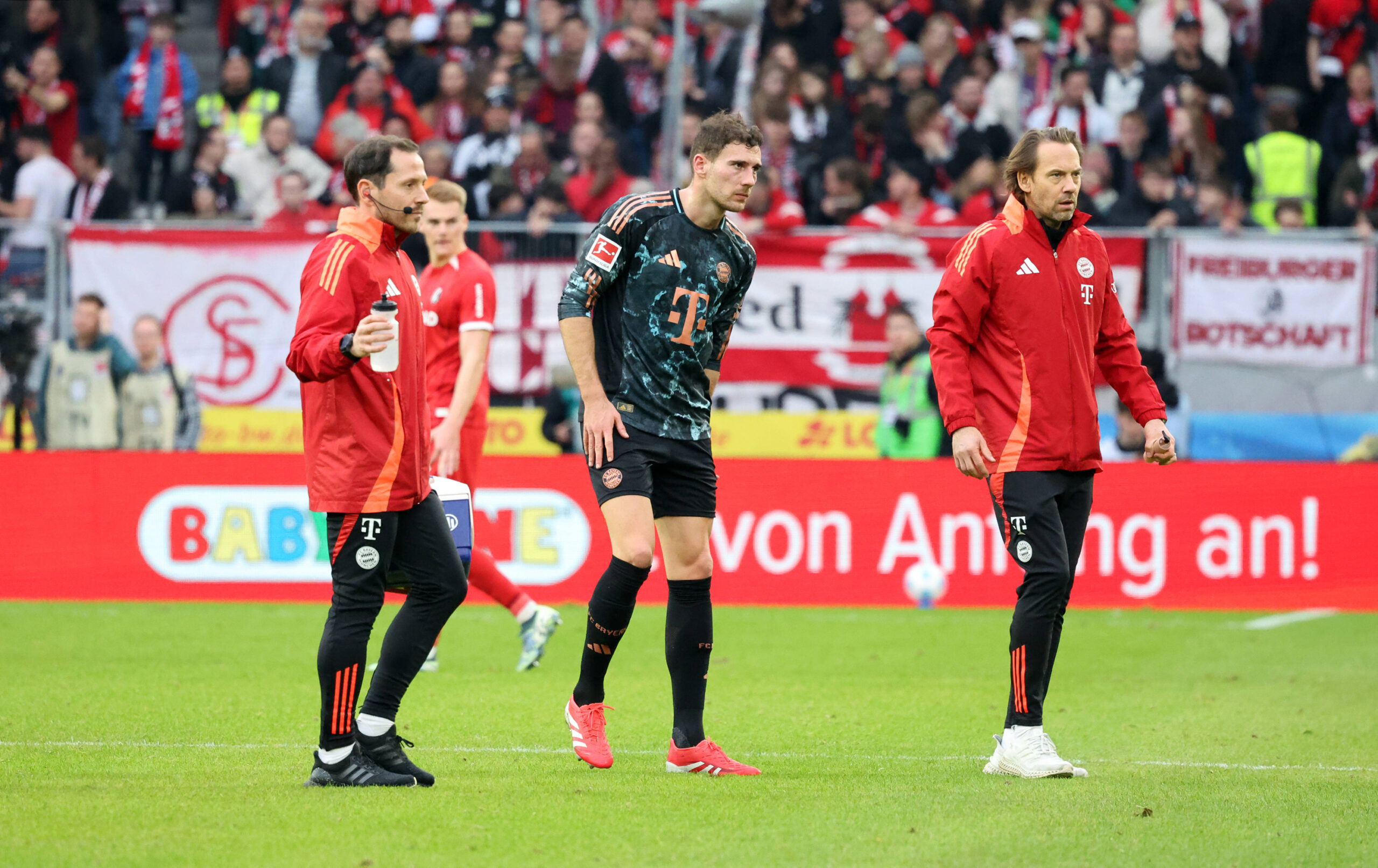 Bayern-Star Leon Goretzka wird verletzt ausgewechselt